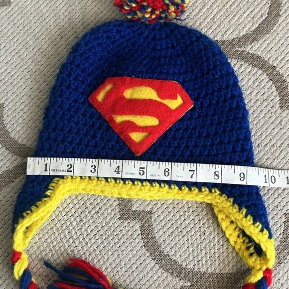 Superman hand knit crocheted winter beanie hat, 3-5 yrs - Picture 5 of 9